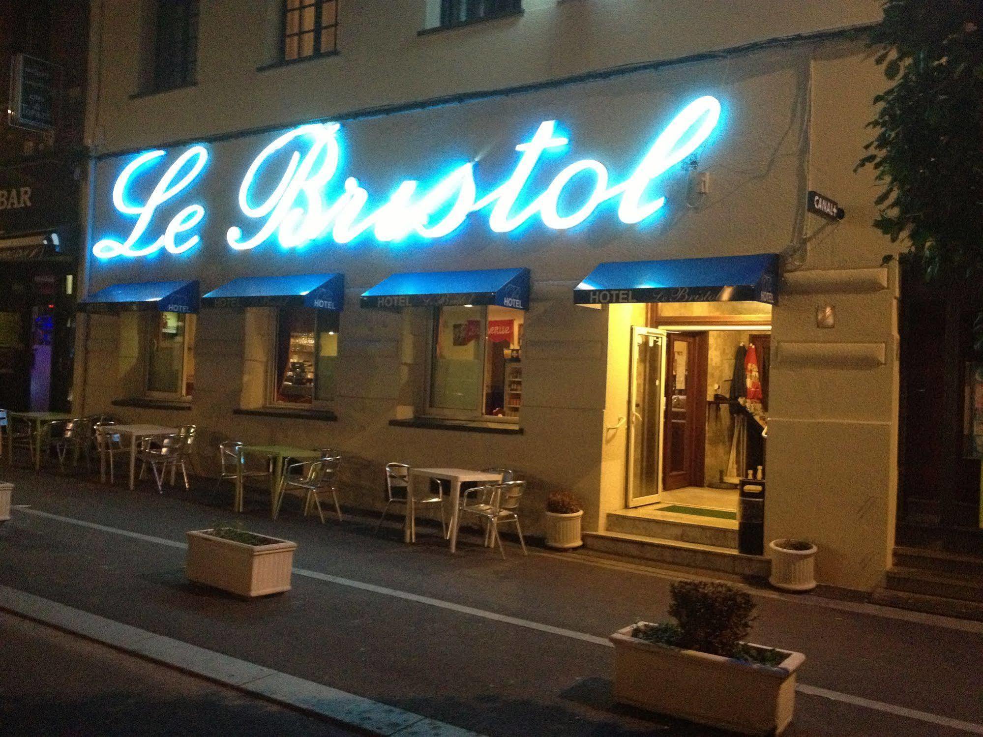 Hotel Le Bristol Βαλενσιέν Εξωτερικό φωτογραφία